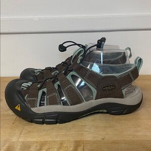 Keen Newport H2 Sport Brown Waterproof Hiking Sandals women’s size 9